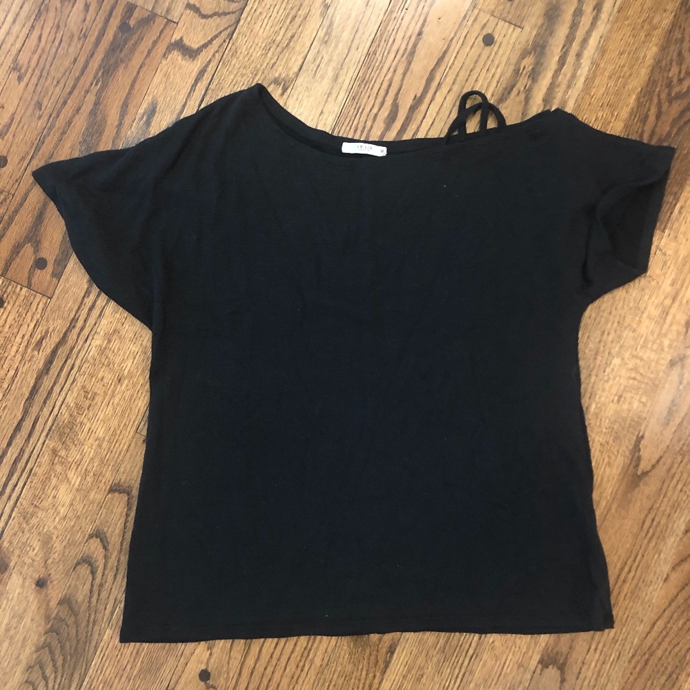 Cute Black shoulder strap knit top